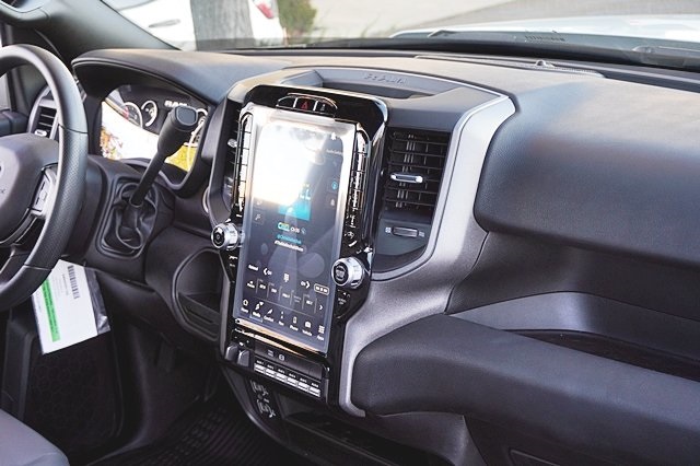 Vehicle image 13 of 41