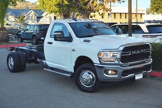 Vehicle image 3 of 41