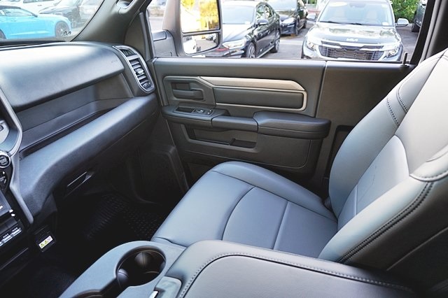 Vehicle image 27 of 41