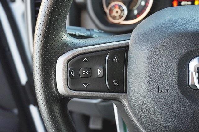 Vehicle image 38 of 41
