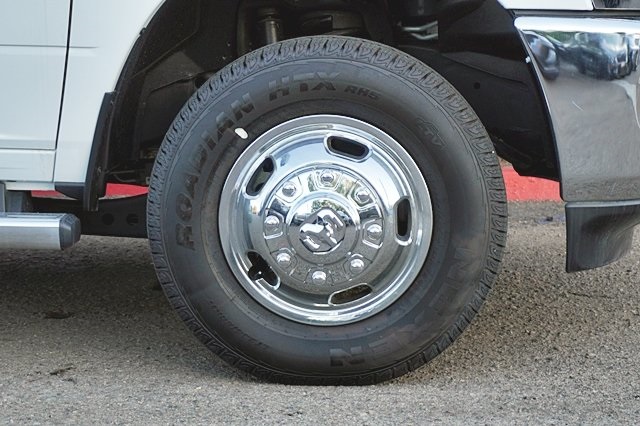 Vehicle image 9 of 41