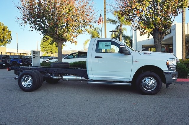 Vehicle image 4 of 41
