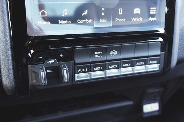 Vehicle image 32 of 41