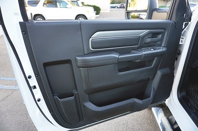Vehicle image 21 of 41