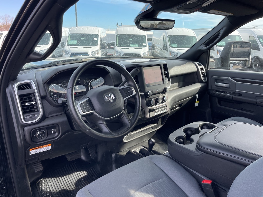 Vehicle image 9 of 24