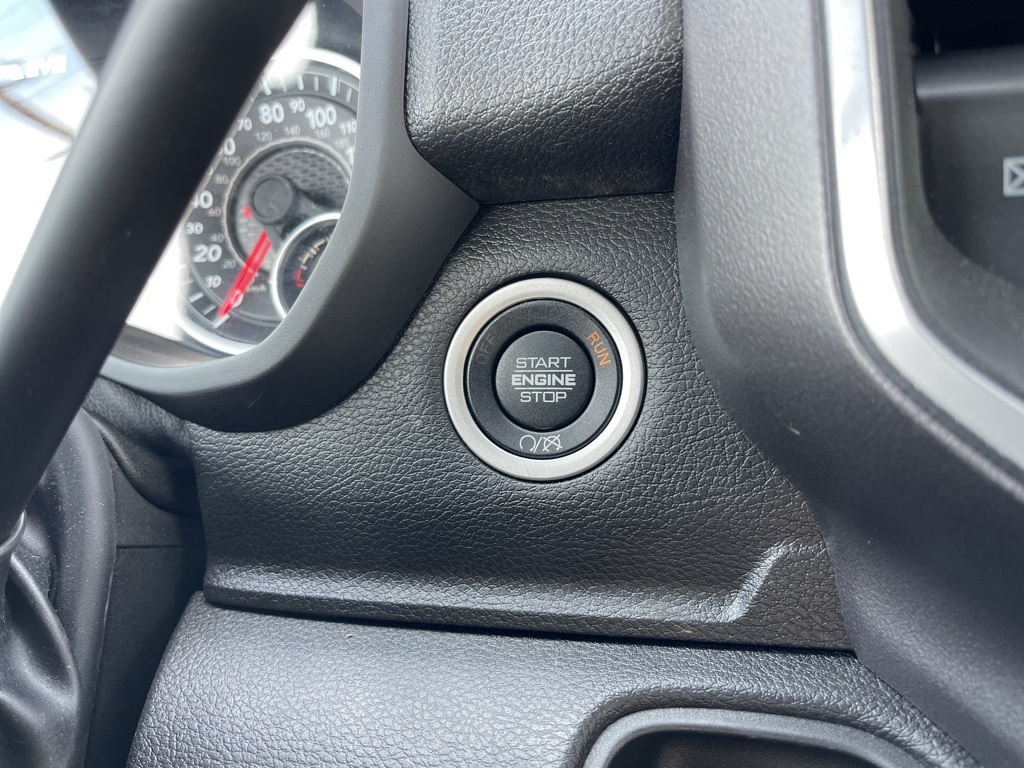 Vehicle image 16 of 24
