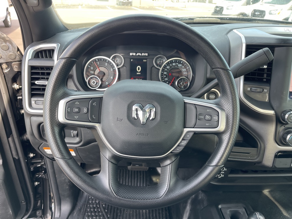 Vehicle image 19 of 24