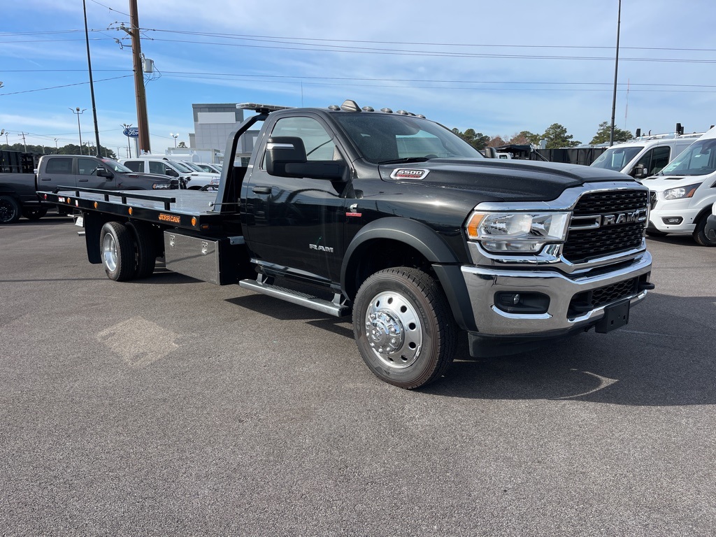 Vehicle image 4 of 24