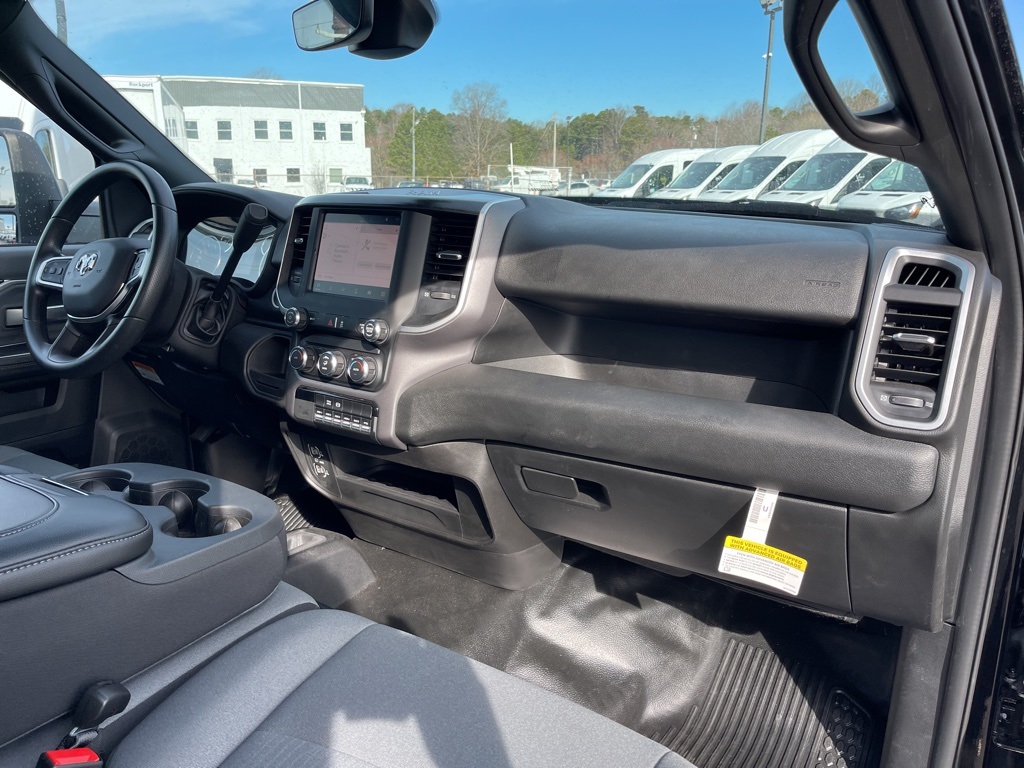 Vehicle image 10 of 24