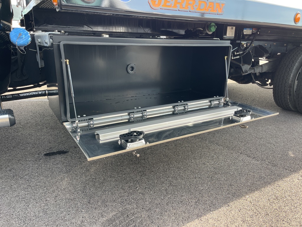 Vehicle image 23 of 24