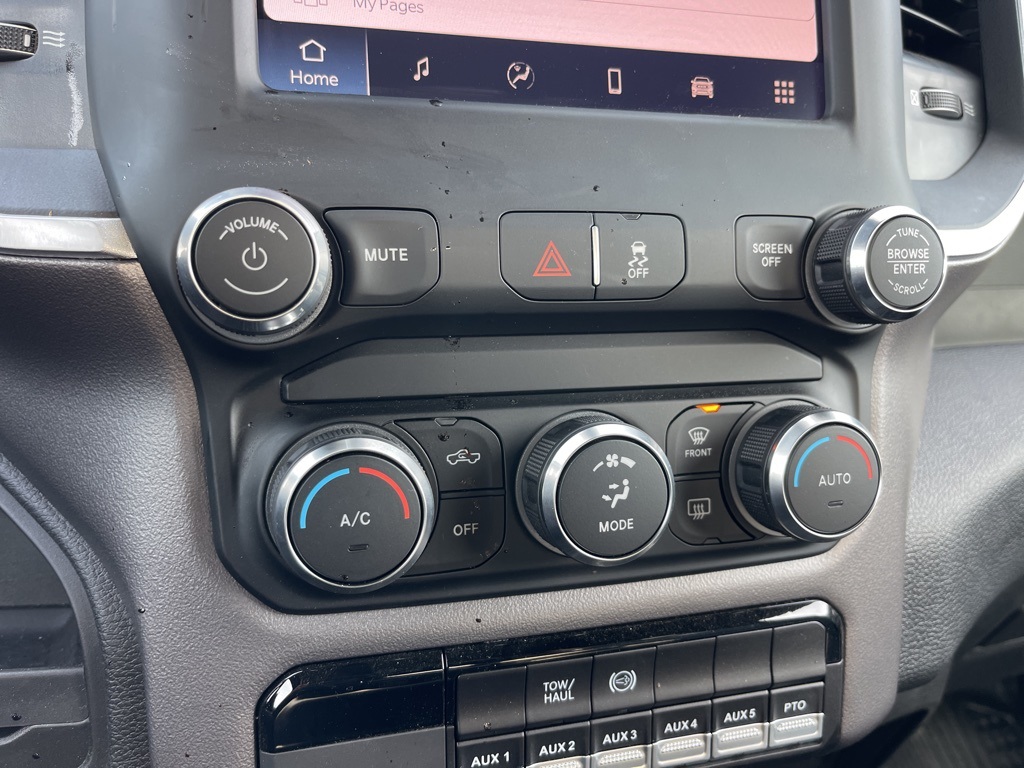 Vehicle image 14 of 24