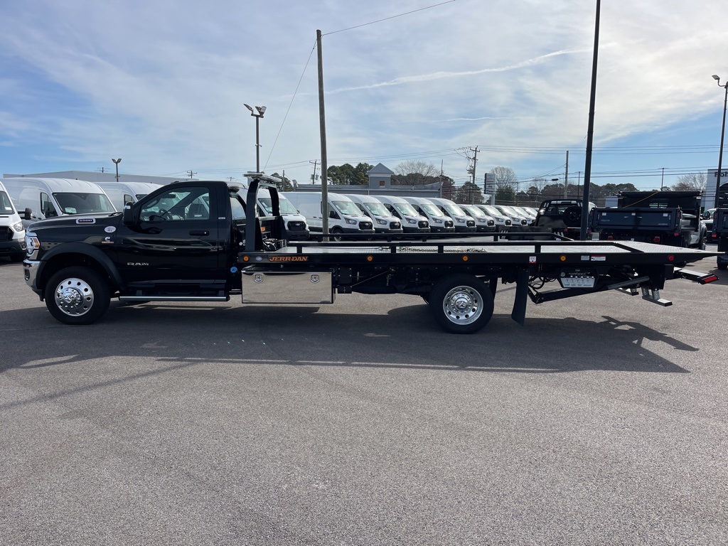 Vehicle image 7 of 24