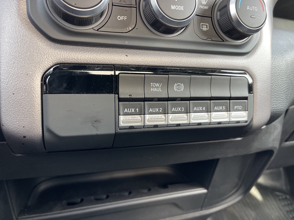 Vehicle image 15 of 24