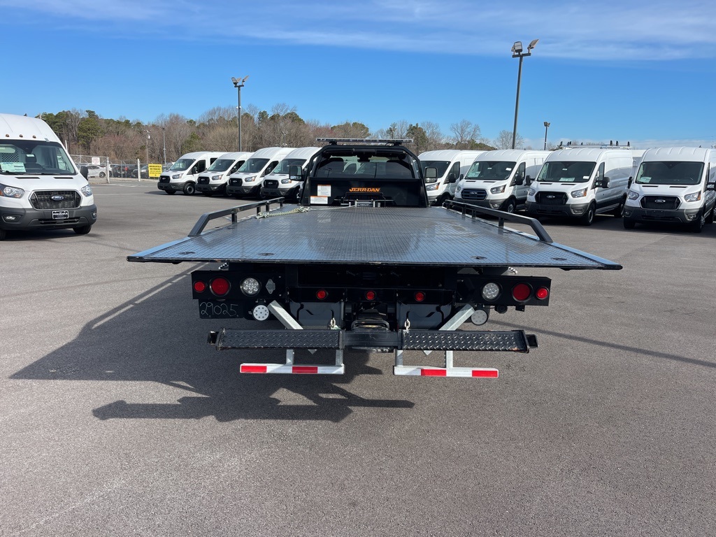 Vehicle image 6 of 24