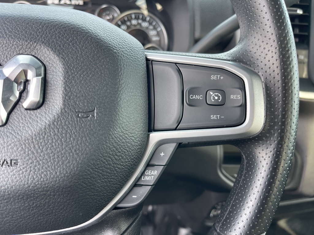 Vehicle image 21 of 24