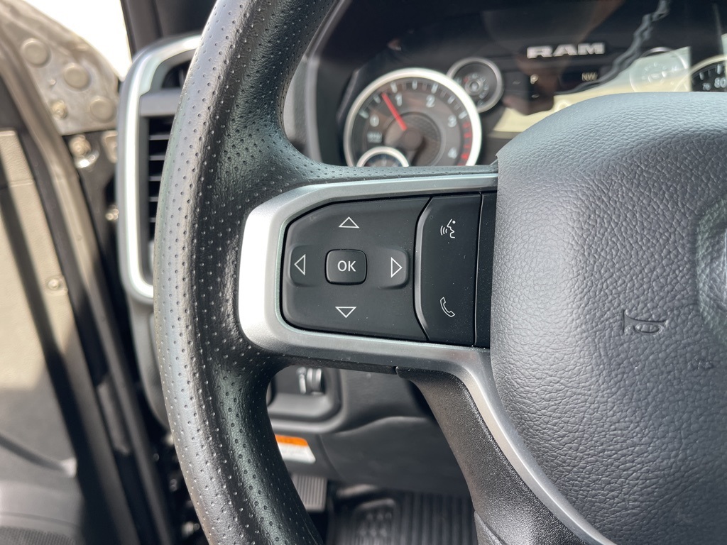 Vehicle image 20 of 24