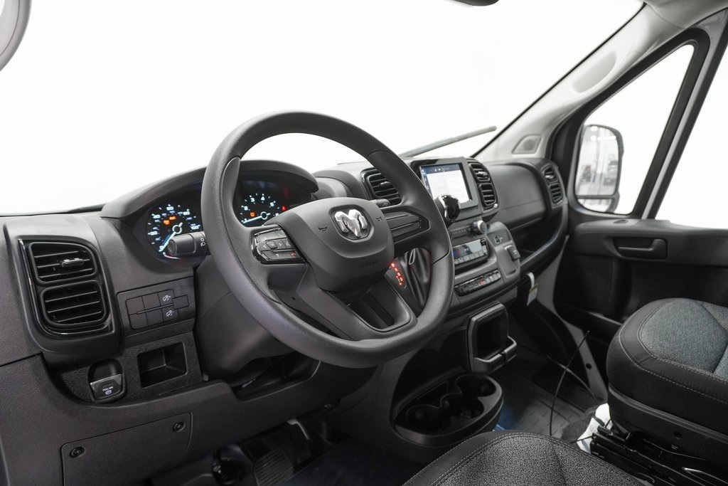 Vehicle image 17 of 24