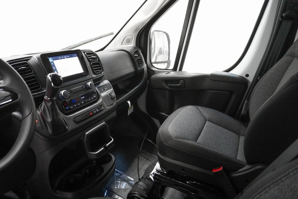 Vehicle image 16 of 24