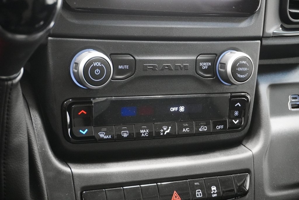 Vehicle image 22 of 24