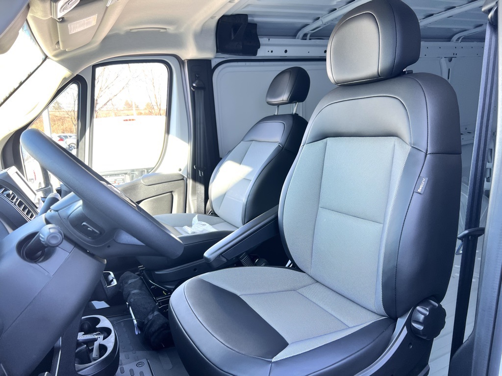 Vehicle image 19 of 24
