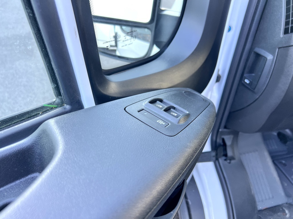 Vehicle image 20 of 24