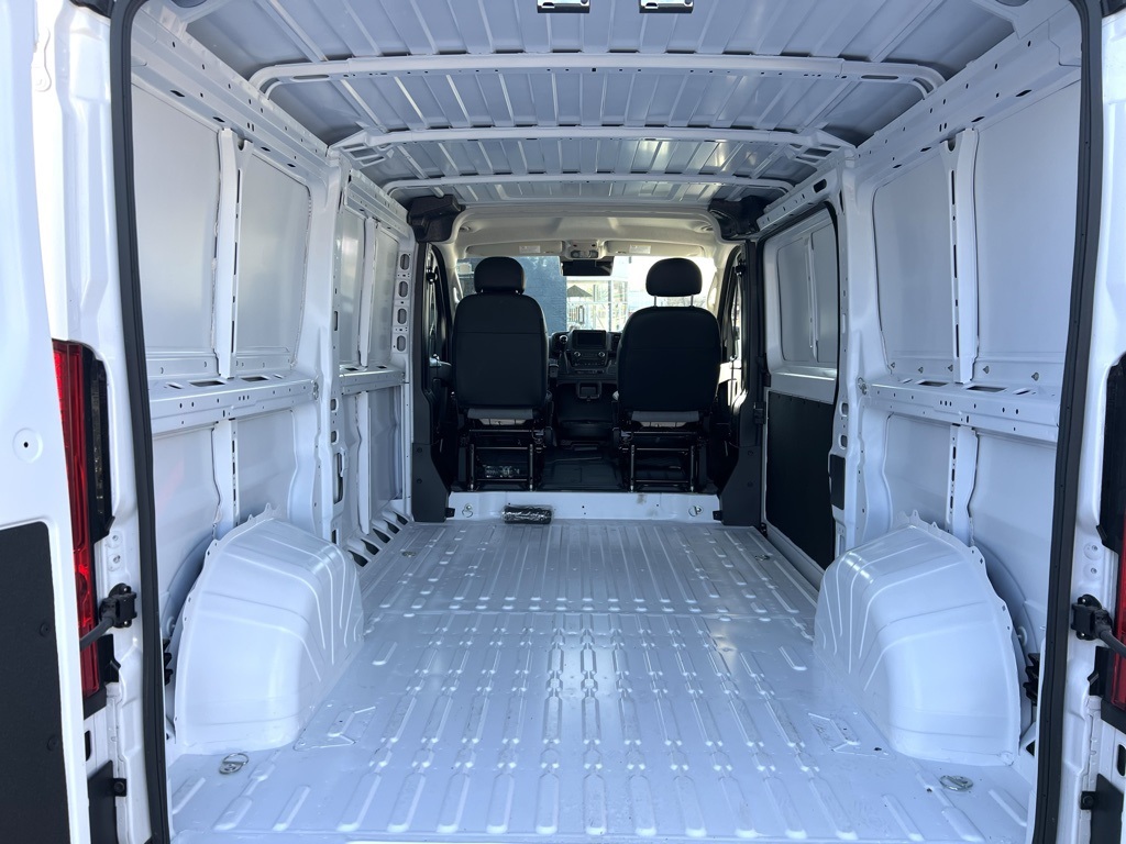 Vehicle image 18 of 24