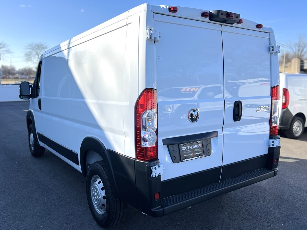 Vehicle image 8 of 24