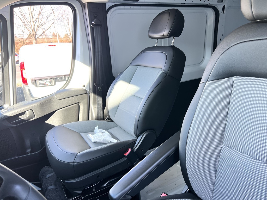 Vehicle image 21 of 24
