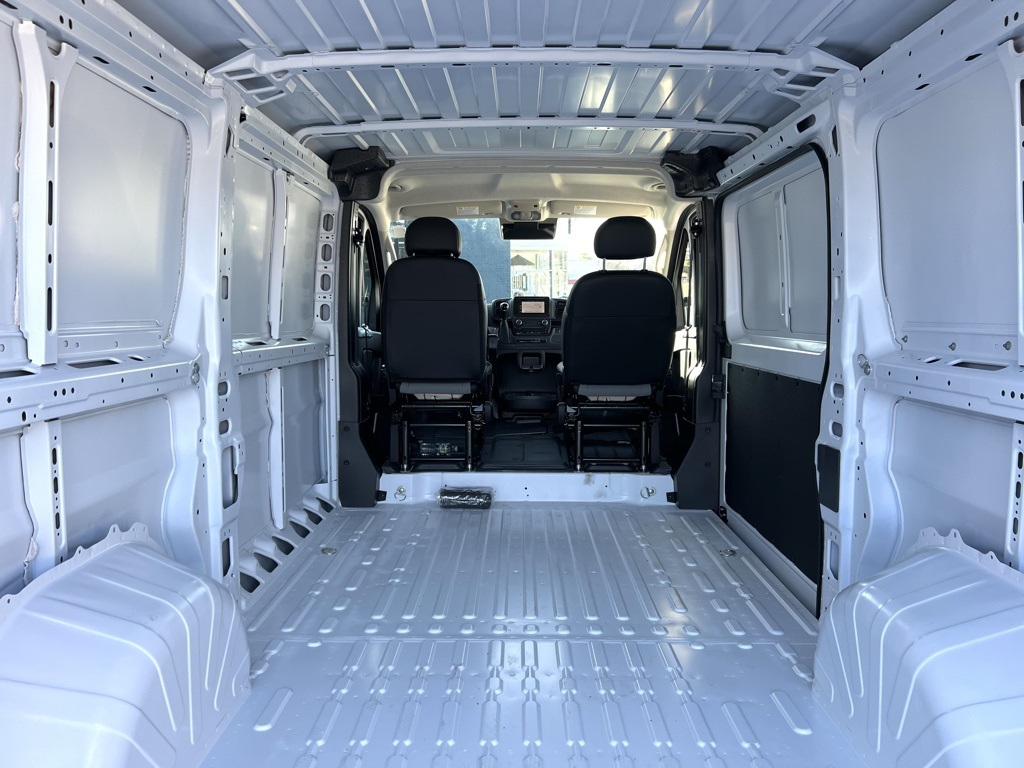 Vehicle image 17 of 24