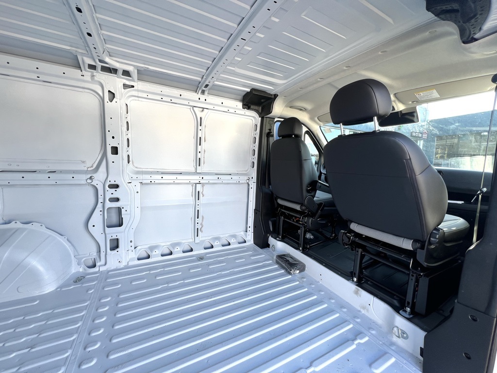 Vehicle image 11 of 24