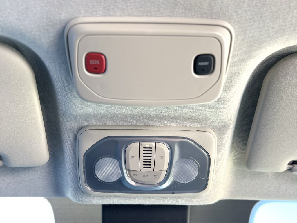 Vehicle image 16 of 24