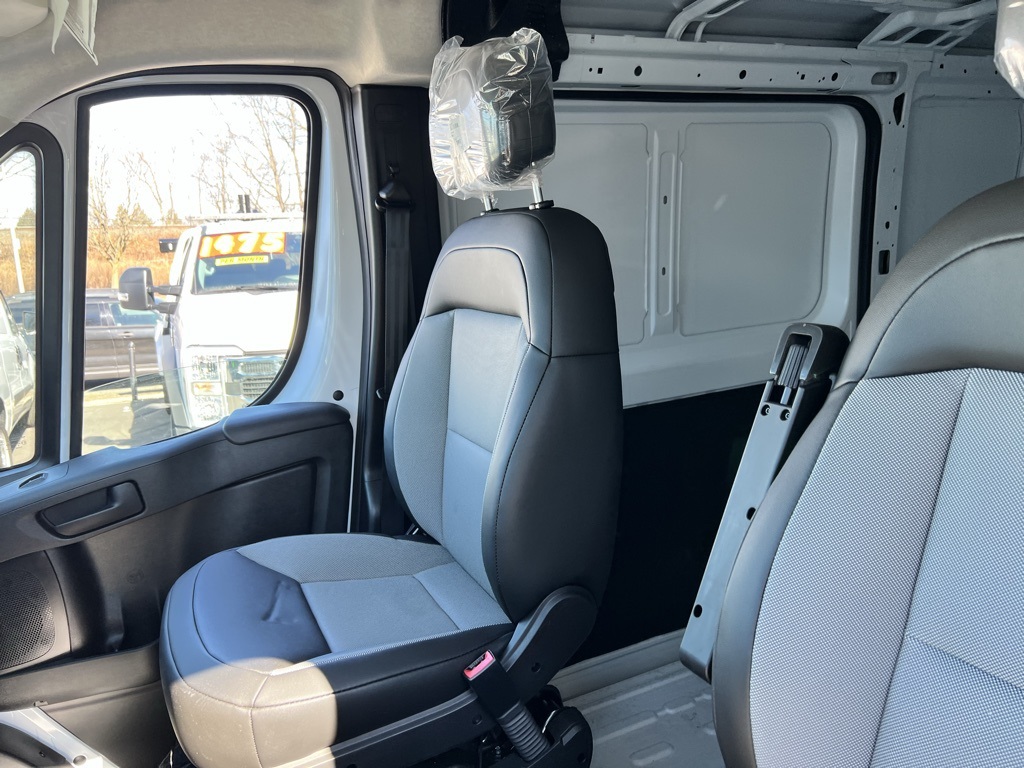 Vehicle image 15 of 26