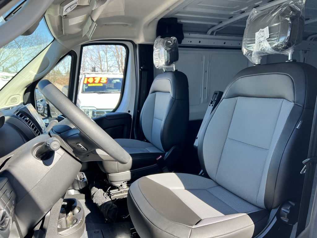 Vehicle image 14 of 26