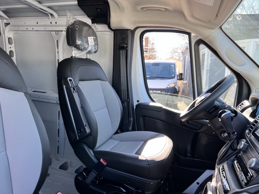 Vehicle image 19 of 26