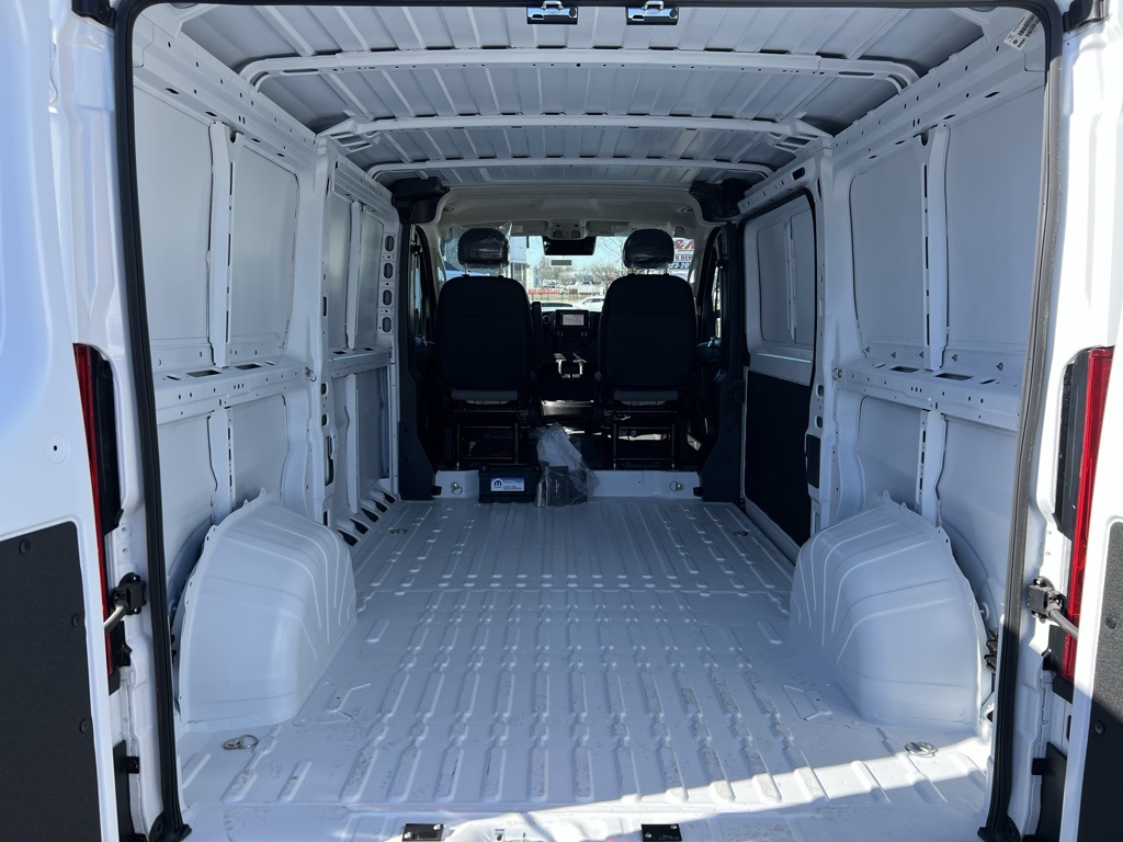 Vehicle image 11 of 26