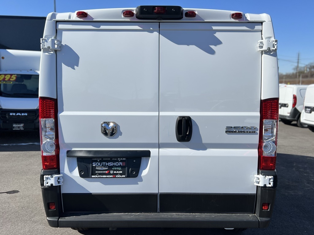 Vehicle image 9 of 26