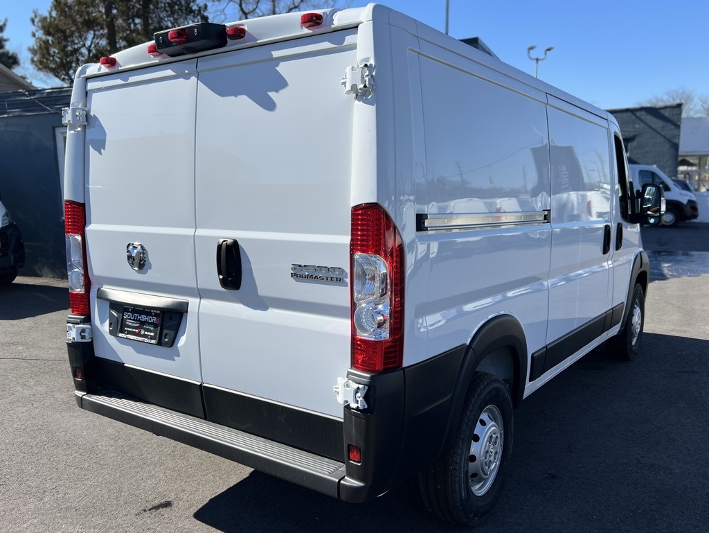 Vehicle image 7 of 26