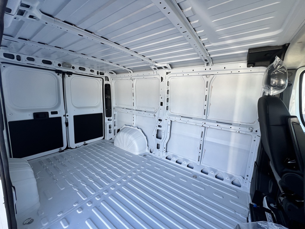 Vehicle image 13 of 26