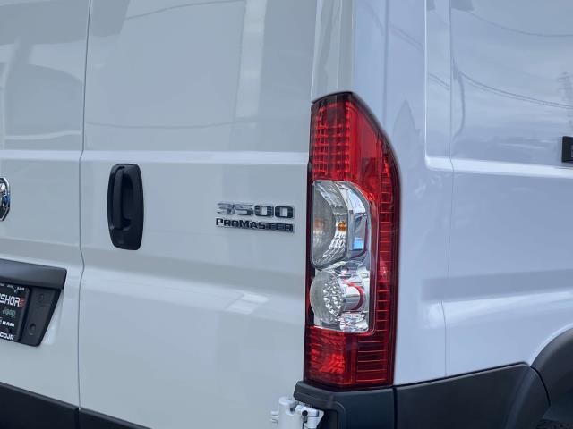 Vehicle image 9 of 30