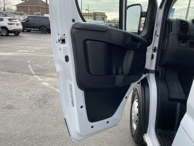 Vehicle image 17 of 30