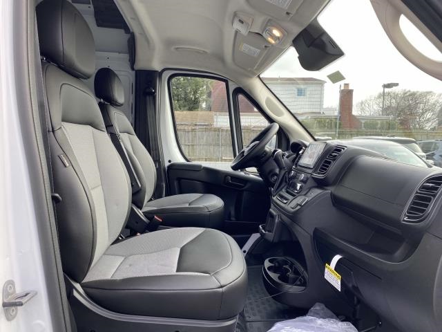 Vehicle image 13 of 30