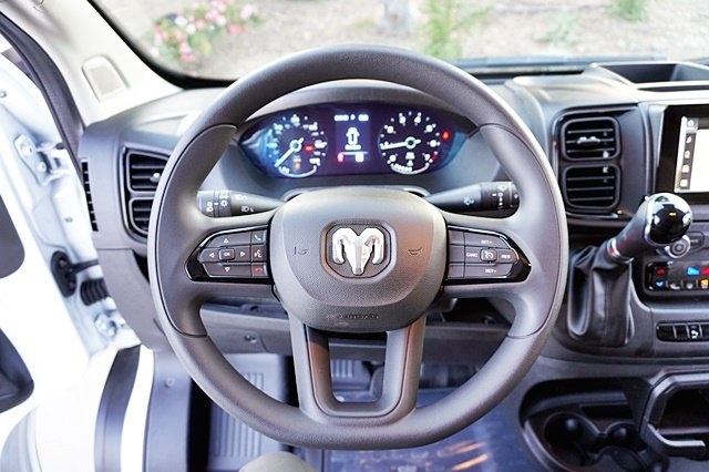 Vehicle image 31 of 45