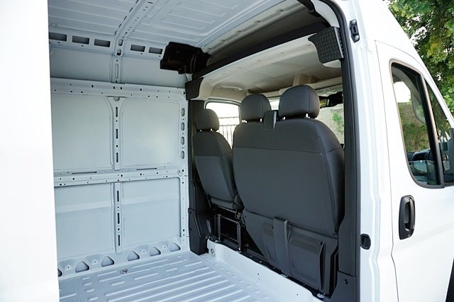 Vehicle image 17 of 45