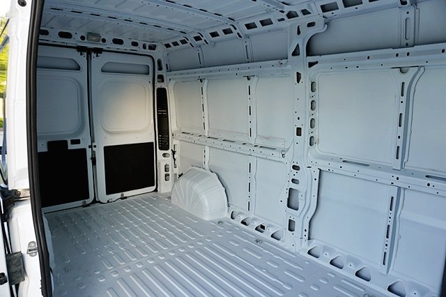 Vehicle image 18 of 45