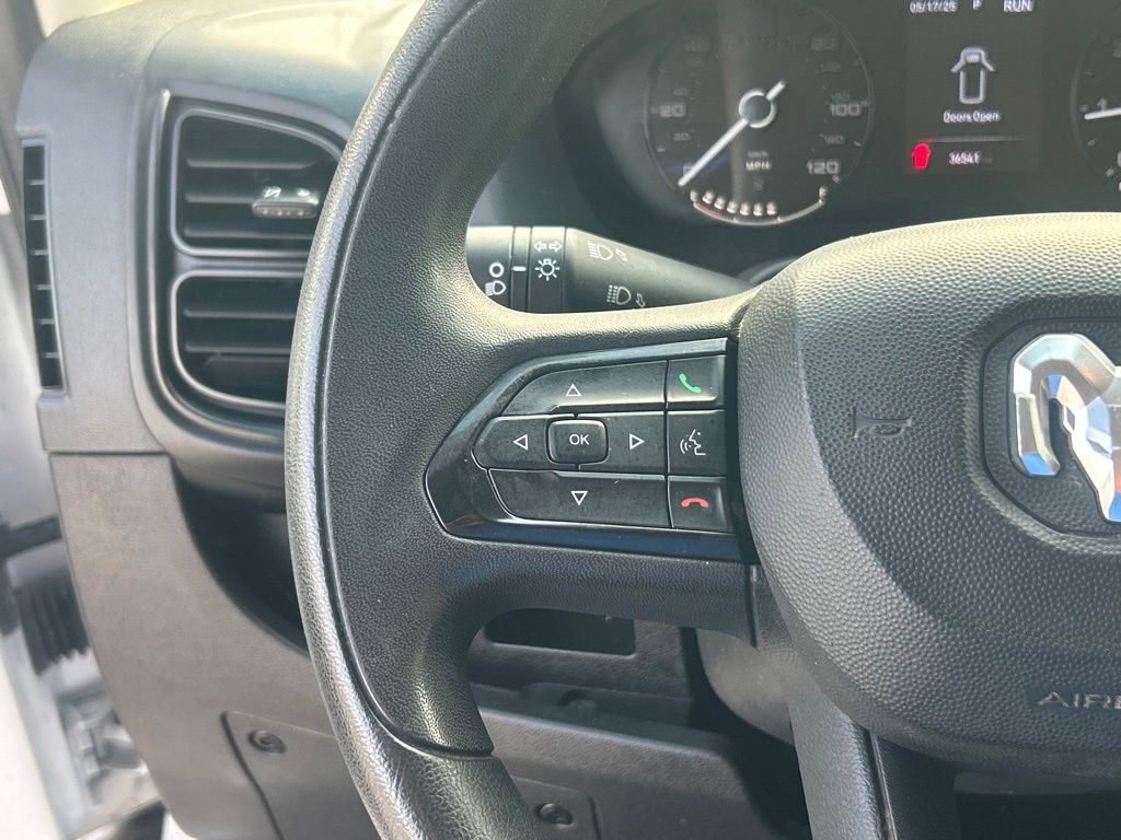 Vehicle image 34 of 40