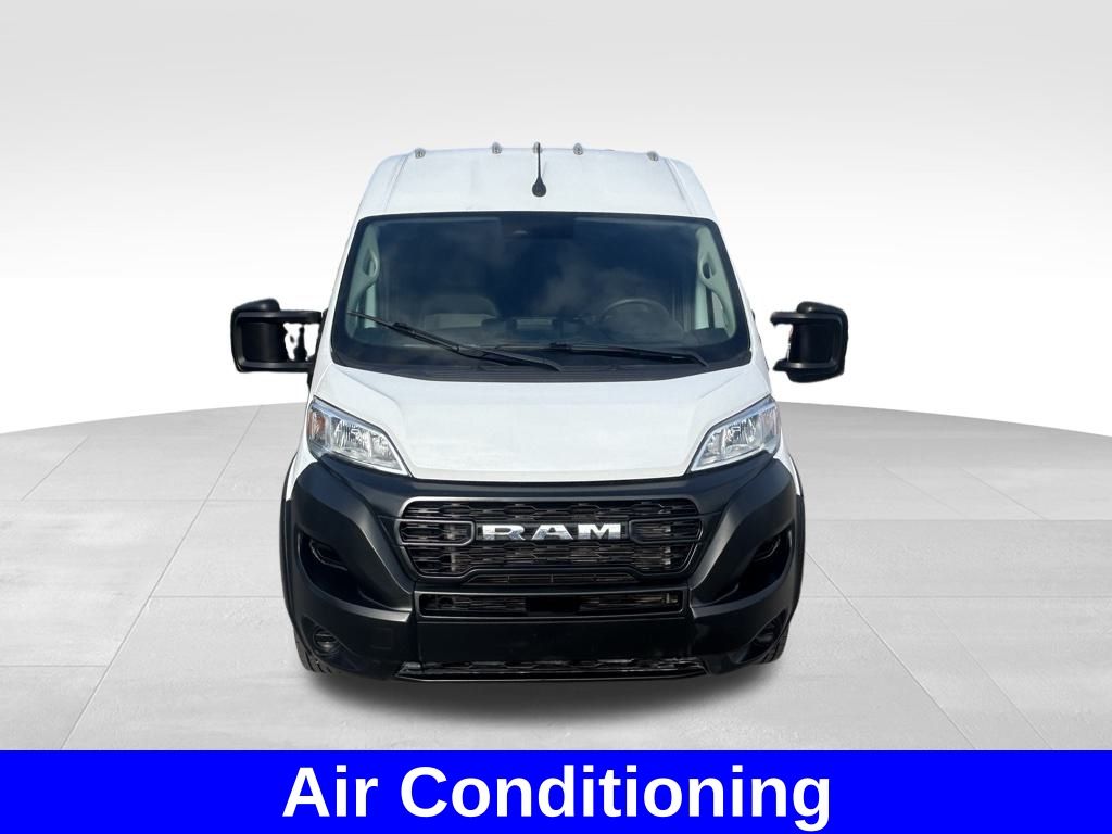 Vehicle image 4 of 40