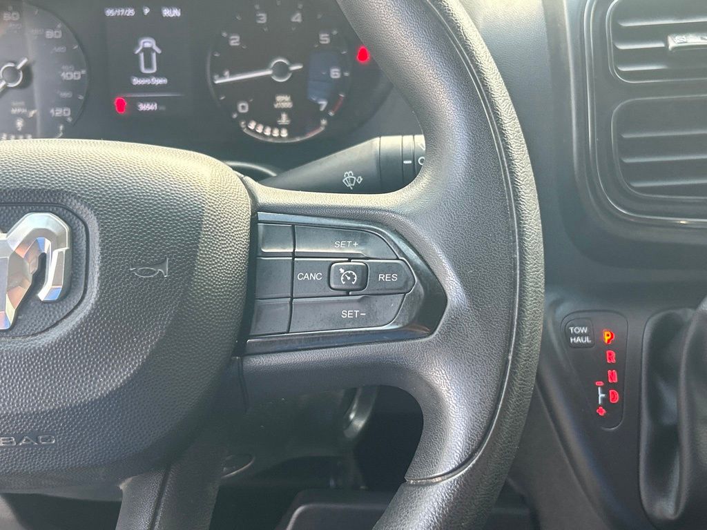 Vehicle image 35 of 40