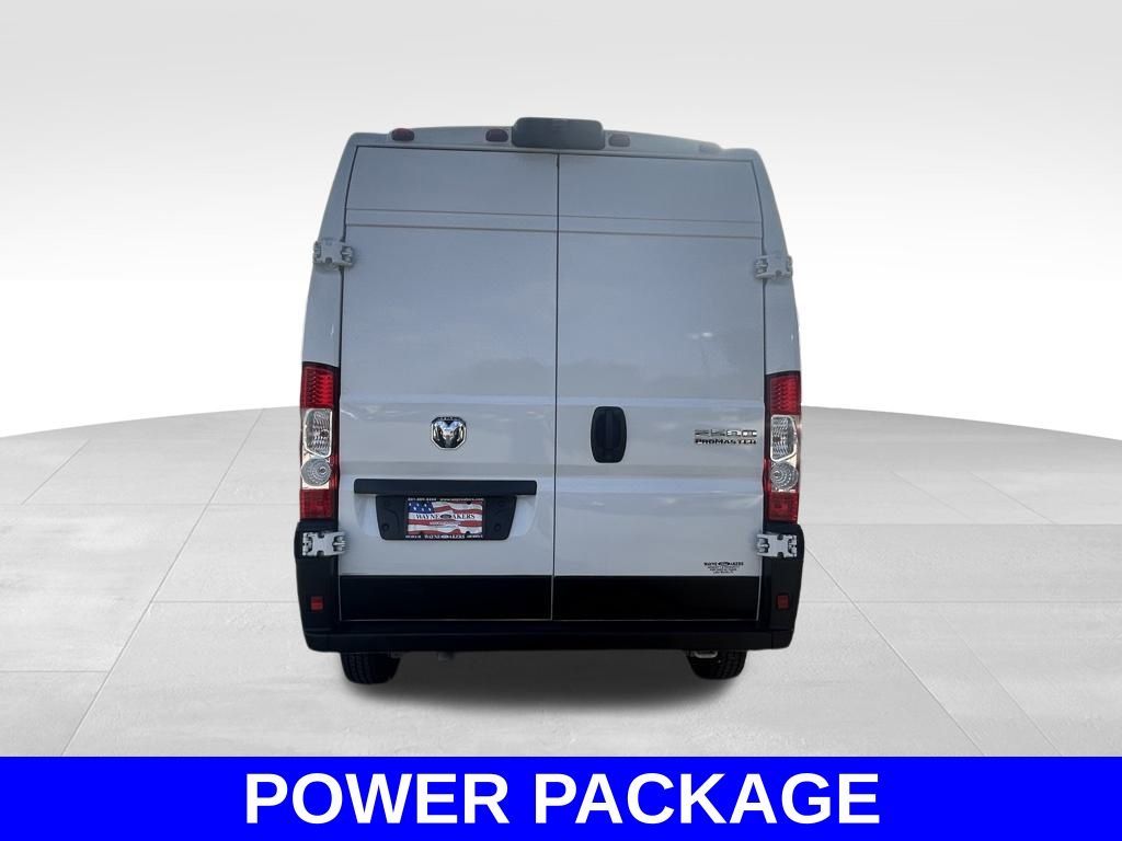 Vehicle image 5 of 40