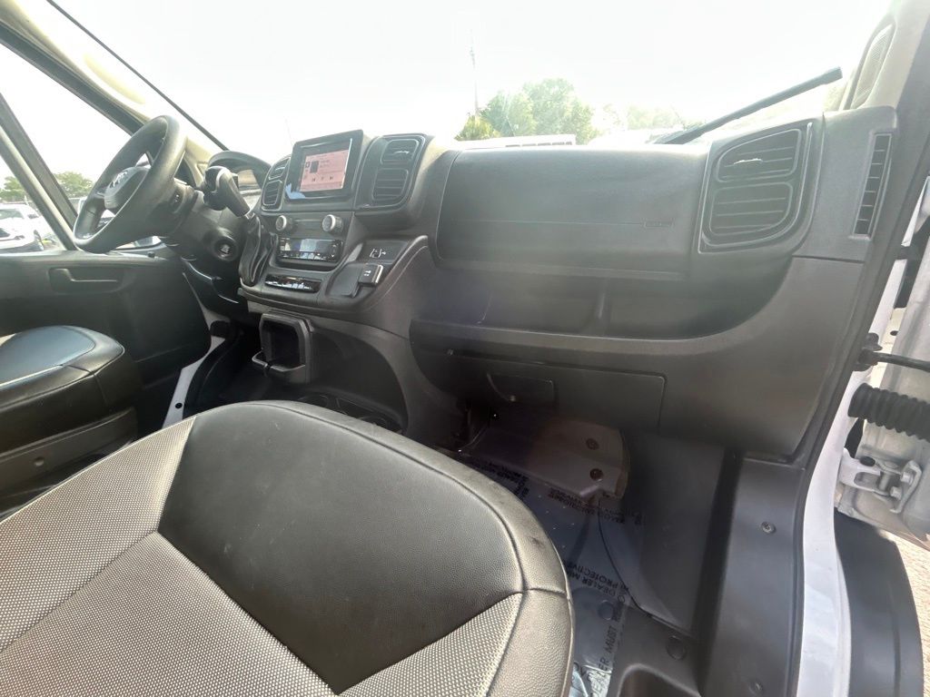 Vehicle image 24 of 40