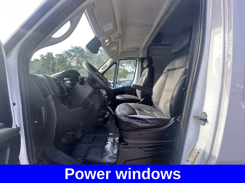 Vehicle image 9 of 40